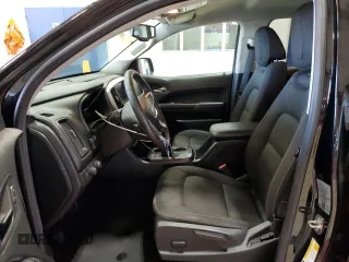2022 GMC Canyon 4WD Elevation z VIN 1GTG6CEN7N1328469, wystawiony jako Copart lot #55945365 z przebiegiem 31 634 mil mil oraz Szkoda całkowita • Salvage title. Historia ofert i sprzedaży dostępna na DreamBid. Obrazek 7.