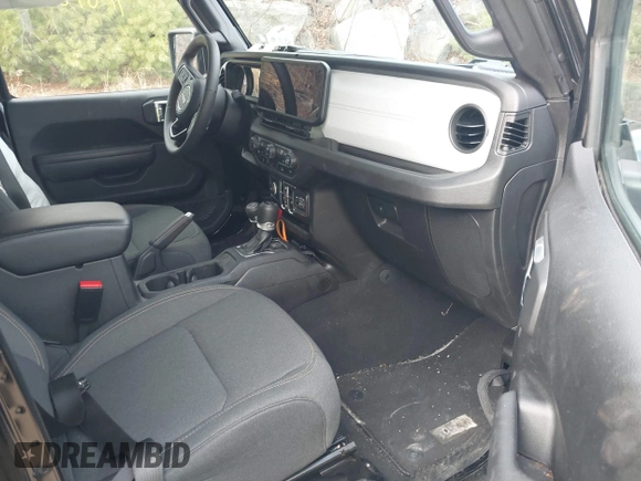 2024 Jeep Wrangler Sport S z VIN 1C4PJXDNXRW253072, wystawiony jako IAAI lot #41878513 z przebiegiem 15 976 mil mil oraz . Historia ofert i sprzedaży dostępna na DreamBid. Obrazek 5.