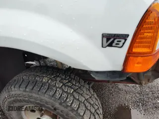 1999 Ford Super Duty F-250 XL with VIN 1FTNX21F1XEA48247, listed as a IAAI auction lot 42157508 with 286,026 mi miles. Bid and sale history available at carsss.com. Image 1.