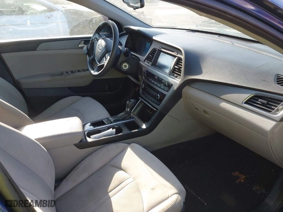 2016 Hyundai Sonata 2.4L SE with VIN 5NPE24AFXGH319509, listed as a IAAI auction lot 42073445 with 141,378 mi miles. Bid and sale history available at carsss.com. Image 5.