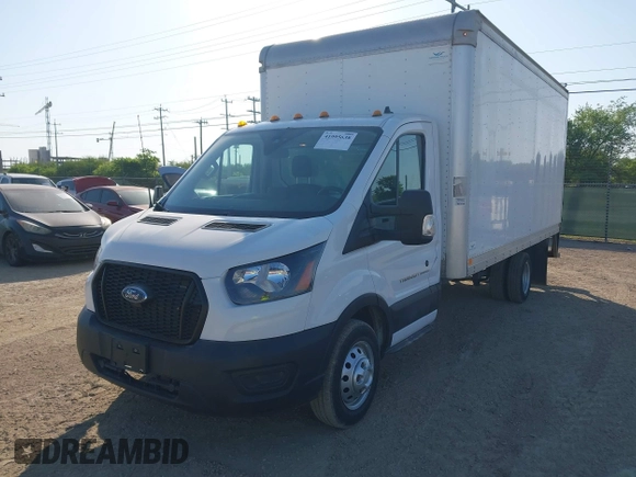 2020 Ford Transit Cargo z VIN 1FDBF6Z81LKB54837, wystawiony jako IAAI lot #41995638 z przebiegiem 63 926 mil mil oraz . Historia ofert i sprzedaży dostępna na DreamBid. Obrazek 2.