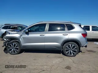 2024 Volkswagen Taos SE z VIN 3VVEX7B21RM001601, wystawiony jako IAAI lot #41406215 z przebiegiem 8 557 mil mil oraz . Historia ofert i sprzedaży dostępna na DreamBid. Obrazek 15.