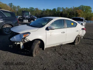 2016 Nissan Versa S with VIN 3N1CN7AP7GL885381, listed as a Copart auction lot 53222145 with 193,898 mi miles and Salvage title. Bid and sale history available at DreamBid. Image 1.