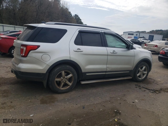 2018 Ford Explorer XLT with VIN 1FM5K7DH0JGB75183, listed as a Copart auction lot 45056125 with 0 mi miles and Salvage Title. Bid and sale history available at carsss.com. Image 3.
