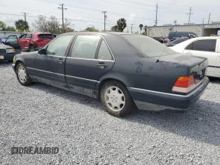 1996 Mercedes-Benz S 320 z VIN WDBGA33EXTA311436, wystawiony jako Copart lot #88064635 z przebiegiem Nie podano mil oraz Nie do naprawy • Non repairable. Historia ofert i sprzedaży dostępna na DreamBid. Obrazek 2.
