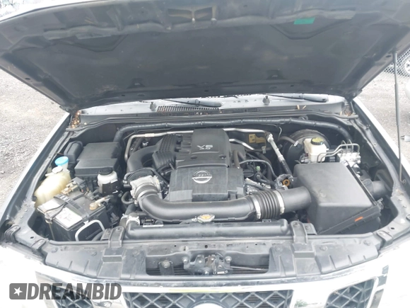 2015 Nissan Frontier SV z VIN 1N6AD0EV6FN715810, wystawiony jako IAAI lot #42199101 z przebiegiem 134 982 mil mil oraz . Historia ofert i sprzedaży dostępna na DreamBid. Obrazek 10.