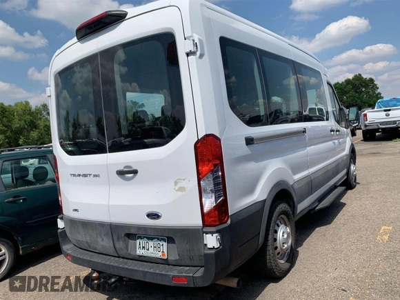 2023 Ford Transit Passenger XL z VIN 1FBAX9C86PKA70756, wystawiony jako IAAI lot #42731060 z przebiegiem 23 399 mil mil oraz . Historia ofert i sprzedaży dostępna na DreamBid. Obrazek 4.