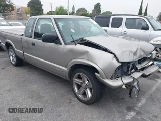 2001 Chevrolet S-10 LS with VIN 1GCCS19W318232213, listed as a IAAI auction lot 41885224 with 111,159 mi miles and . Bid and sale history available at DreamBid. Image 1.
