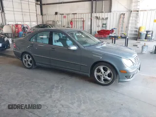 2007 Mercedes-Benz C 350 Sport z VIN WDBRF56H07F893969, wystawiony jako IAAI lot #38957039 z przebiegiem 92 408 mil mil oraz . Historia ofert i sprzedaży dostępna na DreamBid. Obrazek 1.