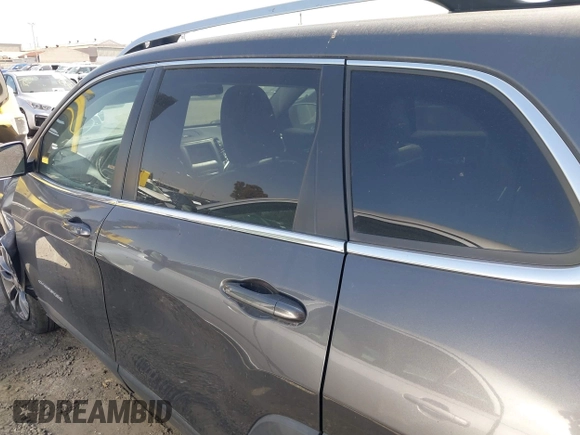 2020 Jeep Cherokee Latitude Plus z VIN 1C4PJLLB9LD605920, wystawiony jako IAAI lot #41905767 z przebiegiem 63 826 mil mil oraz . Historia ofert i sprzedaży dostępna na DreamBid. Obrazek 14.