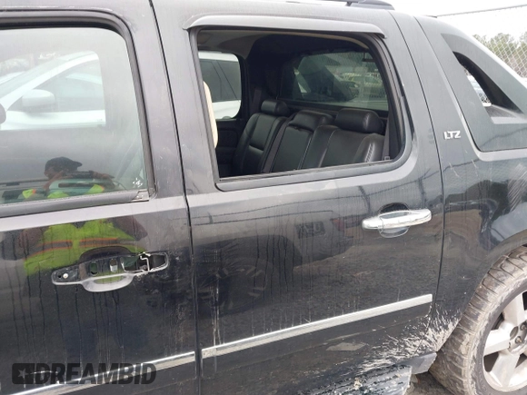 2007 Chevrolet Avalanche 3LT with VIN 3GNFK123X7G247752, listed as a IAAI auction lot 41489100 with 151,058 mi miles and . Bid and sale history available at DreamBid. Image 6.