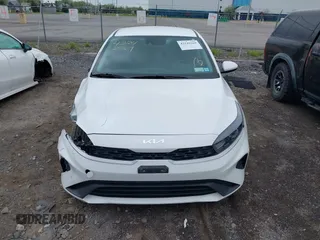 2023 Kia Forte LXS z VIN 3KPF24AD9PE657457, wystawiony jako IAAI lot #42242569 z przebiegiem 11 250 mil mil oraz . Historia ofert i sprzedaży dostępna na DreamBid. Obrazek 12.