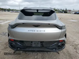 2023 Aston Martin DBX 707 z VIN SD7VUJBW0PTV08298, wystawiony jako Copart lot #77753224 z przebiegiem 3587 mil mil oraz Szkody całkowita. Historia ofert i sprzedaży dostępna na DreamBid. Obrazek 6.