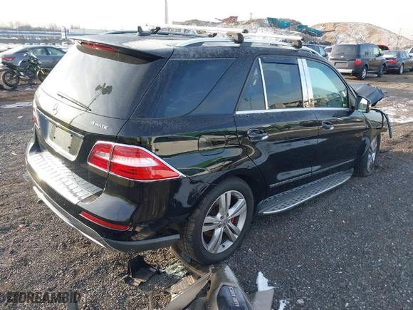 2014 Mercedes-Benz M-Class ML 350 with VIN 4JGDA5HB5EA334264, listed as a IAAI auction lot 41154262 with 91,151 mi miles. Bid and sale history available at carsss.com. Image 4.