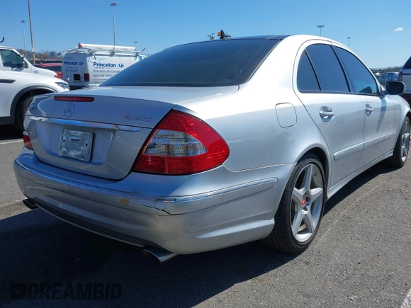 2009 Mercedes-Benz E 350 Luxury z VIN WDBUF87X99B417392, wystawiony jako IAAI lot #41890891 z przebiegiem 172 385 mil mil oraz . Historia ofert i sprzedaży dostępna na DreamBid. Obrazek 4.