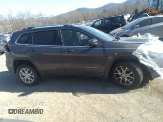2015 Jeep Cherokee Latitude with VIN 1C4PJMCB5FW784536, listed as a IAAI auction lot 41667686 with 194,422 mi miles and . Bid and sale history available at carsss.com. Image 13.