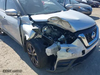 2018 Nissan Kicks SR with VIN 3N1CP5CU5JL532145, listed as a IAAI auction lot 41806458 with 109,721 mi miles. Bid and sale history available at carsss.com. Image 6.