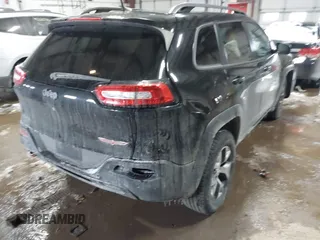 2018 Jeep Cherokee Trailhawk z VIN 1C4PJMBB8JD567438, wystawiony jako IAAI lot #41620927 z przebiegiem 109 041 mil mil oraz . Historia ofert i sprzedaży dostępna na DreamBid. Obrazek 4.
