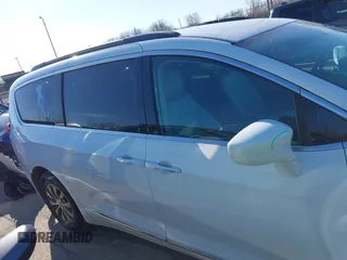 2017 Chrysler Pacifica Touring L with VIN 2C4RC1BG8HR677720, listed as a IAAI auction lot 41976606 with 170,175 mi miles and . Bid and sale history available at DreamBid. Image 14.