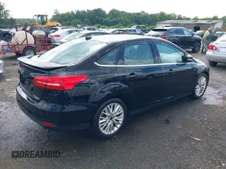 2016 Ford Focus Titanium z VIN 1FADP3J27GL215436, wystawiony jako IAAI lot #42709166 z przebiegiem 75 956 mil mil oraz . Historia ofert i sprzedaży dostępna na DreamBid. Obrazek 4.