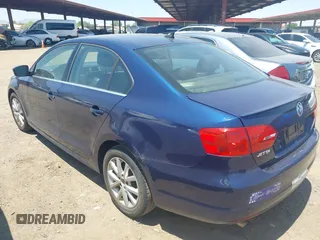 2014 Volkswagen Jetta SE z VIN 3VWD17AJ1EM303577, wystawiony jako IAAI lot #42436160 z przebiegiem 113 086 mil mil oraz . Historia ofert i sprzedaży dostępna na DreamBid. Obrazek 3.
