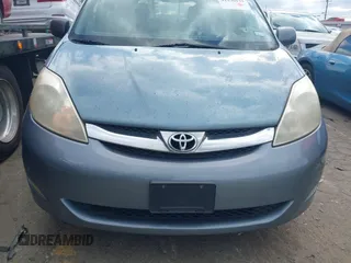 2008 Toyota Sienna XLE with VIN 5TDZK22C58S153213, listed as a IAAI auction lot 41430139 with 116,011 mi miles. Bid and sale history available at carsss.com. Image 6.