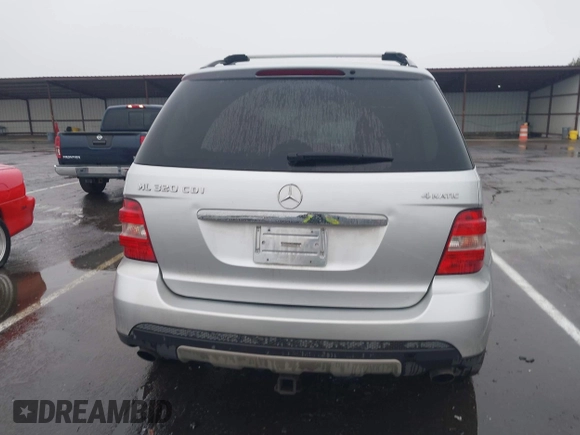 2007 Mercedes-Benz M 320 CDI z VIN 4JGBB22E17A211845, wystawiony jako IAAI lot #41484363 z przebiegiem 170 170 mil mil oraz . Historia ofert i sprzedaży dostępna na DreamBid. Obrazek 16.