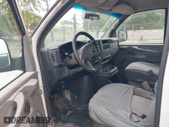 2004 Chevrolet Express Cargo z VIN 1GCHG35U341160644, wystawiony jako IAAI lot #42346089 z przebiegiem Nie podano mil oraz . Historia ofert i sprzedaży dostępna na DreamBid. Obrazek 5.