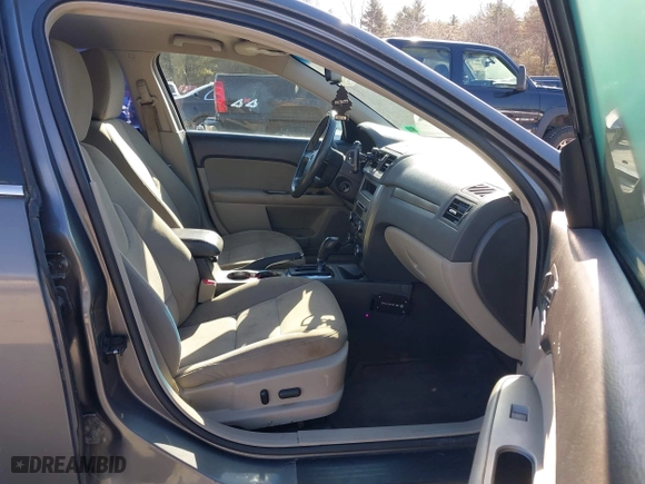 2011 Ford Fusion Hybrid with VIN 3FADP0L36BR114063, listed as a IAAI auction lot 42013961 with 141,255 mi miles. Bid and sale history available at carsss.com. Image 5.
