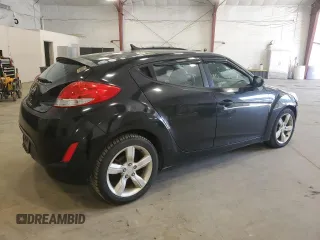 2012 Hyundai Veloster w/Black Int z VIN KMHTC6AD6CU043856, wystawiony jako Copart lot #53052335 z przebiegiem 170 035 mil mil oraz Czysty tytuł • Clean title. Historia ofert i sprzedaży dostępna na DreamBid. Obrazek 3.