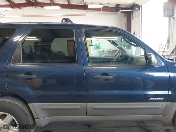 2002 Ford Escape XLT with VIN 1FMCU031X2KA37050, listed as a IAAI auction lot 42024674 with 199,249 mi miles. Bid and sale history available at carsss.com. Image 13.