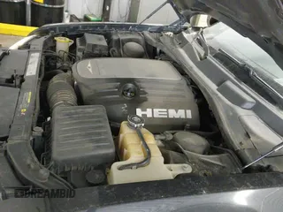 2005 Chrysler 300 C z VIN 2C3AA63H75H538952, wystawiony jako IAAI lot #42707501 z przebiegiem 179 616 mil mil oraz . Historia ofert i sprzedaży dostępna na DreamBid. Obrazek 19.