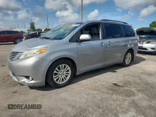 2015 Toyota Sienna XLE z VIN 5TDYK3DC1FS671198, wystawiony jako Copart lot #65983265 z przebiegiem 96 327 mil mil oraz Czysty tytuł • Clean title. Historia ofert i sprzedaży dostępna na DreamBid. Obrazek 1.