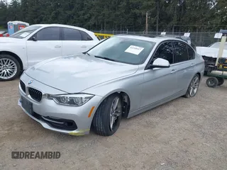2017 BMW 3 Series 320i xDrive с VIN WBA8A3C36HK692592, выставлен на аукционе IAAI как лот 42218917 с пробегом 72 344 миль миль и . История ставок и продаж доступна на DreamBid. Изображение 17.