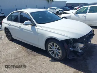 2016 BMW 3 Series 320i z VIN WBA8A9C56GK616857, wystawiony jako IAAI lot #42290457 z przebiegiem 100 745 mil mil oraz . Historia ofert i sprzedaży dostępna na DreamBid. Obrazek 1.