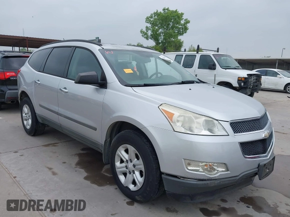 2012 Chevrolet Traverse LS z VIN 1GNKRFED2CJ354122, wystawiony jako IAAI lot #42267587 z przebiegiem 43 585 mil mil oraz . Historia ofert i sprzedaży dostępna na DreamBid. Obrazek 1.