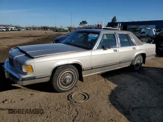 1991 Mercury Grand Marquis z VIN 2MECM74F4MX647208, wystawiony jako Copart lot #48439705 z przebiegiem 99 952 mil mil oraz Tytuł czysty. Historia ofert i sprzedaży dostępna na DreamBid. Obrazek 1.