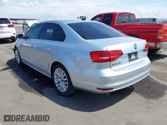 2015 Volkswagen Jetta SE z VIN 3VWD17AJ4FM336834, wystawiony jako IAAI lot #41953192 z przebiegiem 40 893 mil mil oraz . Historia ofert i sprzedaży dostępna na DreamBid. Obrazek 3.