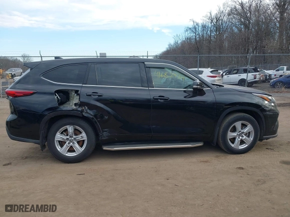 2021 Toyota Highlander L with VIN 5TDBZRBH7MS134660, listed as a IAAI auction lot 41682934 with 121,201 mi miles. Bid and sale history available at carsss.com. Image 13.