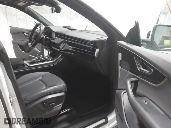 2021 Audi Q8 Premium Plus z VIN WA1EVAF12MD003942, wystawiony jako IAAI lot #41369581 z przebiegiem 39 792 mil mil oraz . Historia ofert i sprzedaży dostępna na DreamBid. Obrazek 5.