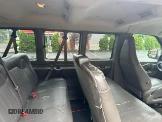 2021 Chevrolet Express Passenger LS z VIN 1GAZGNFPXM1170072, wystawiony jako Copart lot #64797015 z przebiegiem 273 908 mil mil oraz Czysty tytuł • Clean title. Historia ofert i sprzedaży dostępna na DreamBid. Obrazek 12.