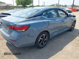 2024 Nissan Sentra SV z VIN 3N1AB8CV5RY272294, wystawiony jako IAAI lot #42353896 z przebiegiem 10 524 mil mil oraz . Historia ofert i sprzedaży dostępna na DreamBid. Obrazek 4.