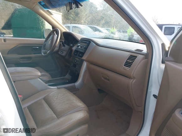 2007 Honda Pilot EX-L with VIN 5FNYF28527B015589, listed as a IAAI auction lot 41113153 with 352,772 mi miles. Bid and sale history available at carsss.com. Image 5.