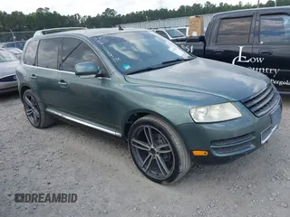 2004 Volkswagen Touareg z VIN WVGCM77L24D061029, wystawiony jako IAAI lot #42196634 z przebiegiem 221 240 mil mil oraz . Historia ofert i sprzedaży dostępna na DreamBid. Obrazek 1.