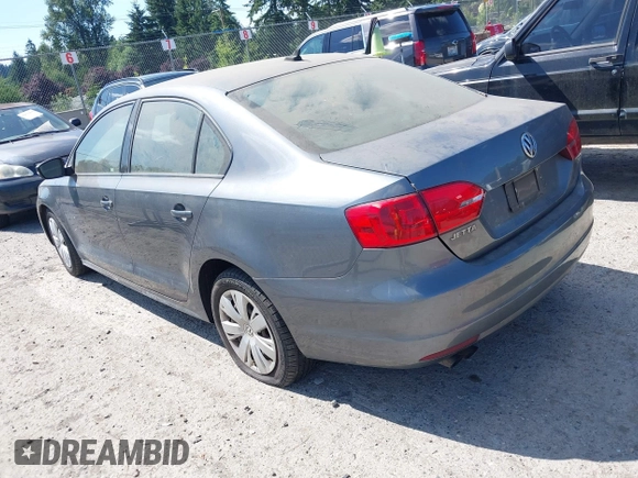 2014 Volkswagen Jetta SE z VIN 3VWD17AJ1EM238164, wystawiony jako IAAI lot #42672236 z przebiegiem 126 098 mil mil oraz . Historia ofert i sprzedaży dostępna na DreamBid. Obrazek 3.