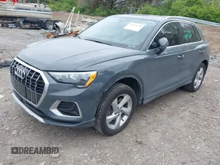 2020 Audi Q3 Premium z VIN WA1AECF36L1083306, wystawiony jako IAAI lot #42070799 z przebiegiem 47 610 mil mil oraz . Historia ofert i sprzedaży dostępna na DreamBid. Obrazek 2.