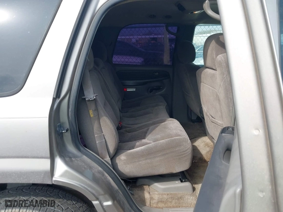 2003 Chevrolet Tahoe LS with VIN 1GNEC13V03R272663, listed as a IAAI auction lot 41933407 with 245,113 mi miles. Bid and sale history available at carsss.com. Image 8.