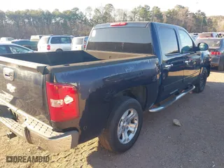 2007 Chevrolet Silverado 1500 LT w/1LT with VIN 3GCEC13J27G501078, listed as a IAAI auction lot 41660302 with 203,791 mi miles. Bid and sale history available at carsss.com. Image 4.