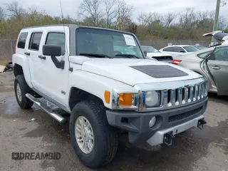 2008 Hummer H3 SUV with VIN 5GTEN13E188185413, listed as a IAAI auction lot 41316614 with 226,066 mi miles. Bid and sale history available at carsss.com. Image 1.
