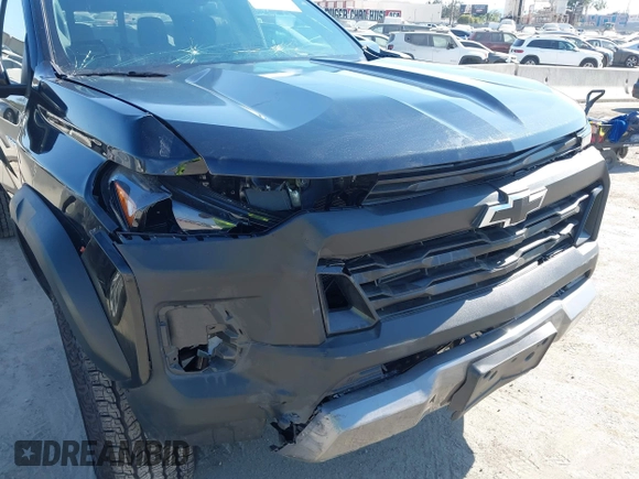 2024 Chevrolet Colorado 4WD Trail Boss z VIN 1GCPTEEK5R1144549, wystawiony jako IAAI lot #42754175 z przebiegiem Nie podano mil oraz . Historia ofert i sprzedaży dostępna na DreamBid. Obrazek 6.